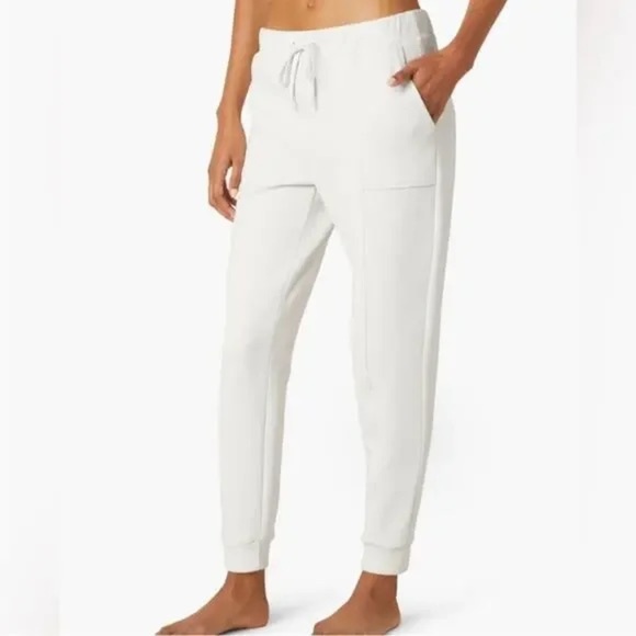 Beyond Yoga Hold The Line Joggers fleece knit lounge snow sweatpants ankle beige - Picture 1 of 8